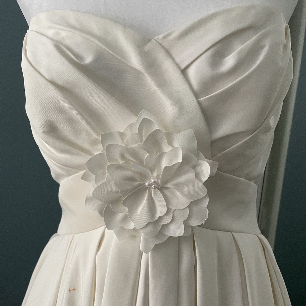 Oleg Cassini Bridal Dress - Picture 2 of 5